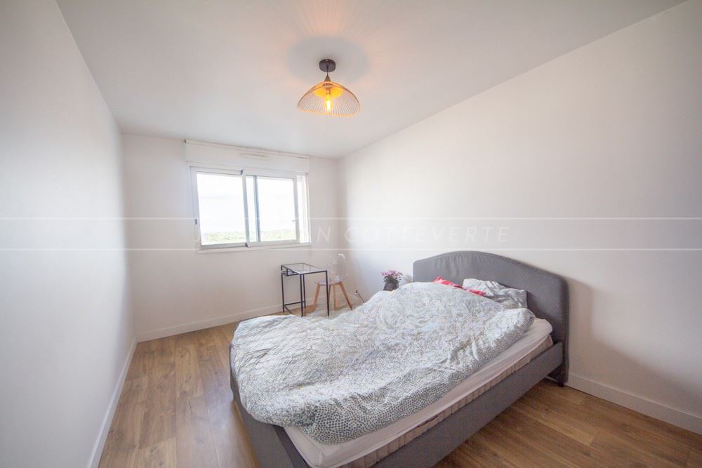 APPARTEMENT - 4 CHAMBRES - REFAIT A NEUF - DERNIER ETAGE - DALLE BETON - RARE SUR LE MARCHE - EXCELLENT DPE. photo 4